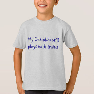 私の祖父はまだ列車によって遊びます Tシャツ
