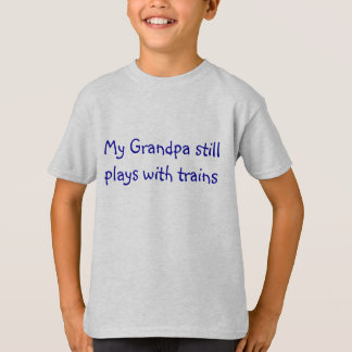 私の祖父はまだ列車によって遊びます Tシャツ