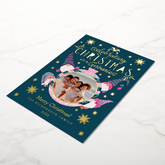 私の祝Gnomies家族の写真とクリスマス 箔シーズンカード (回転した状態)