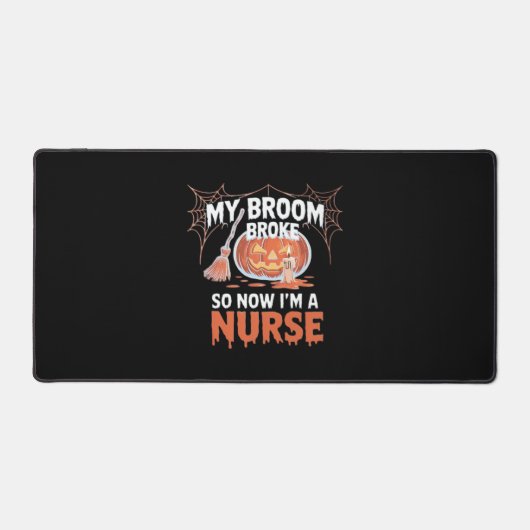 私の箒が壊れたので、私はナース面白いハロウィーン デスクマット (正面)