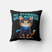 私の糖尿病忍者戦士は強く立つ クッション (裏面)