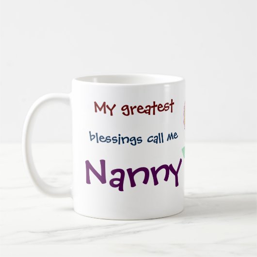 私の素晴らし恵みは私をナニーコーヒーマグと呼ぶ コーヒーマグカップ (左)