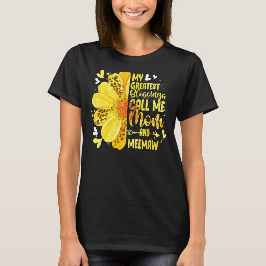 私の素晴らし恵みは私をママと呼ぶ Tシャツ (正面)