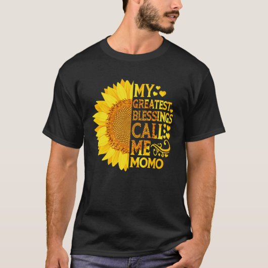 私の素晴らし恵みは私をモモ母の日と呼ぶ Tシャツ (正面)