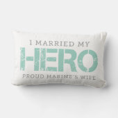 私の結婚したヒーロー – マリーンの妻 ランバークッション (裏面)