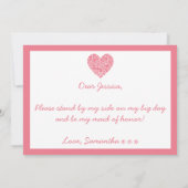 私の結婚式の伴娘になってくれる？ - ピンクのハートのカード 招待状 (裏面)