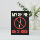 私の背骨がスト中 – 背中おもしろい痛み引用文 ポストカード (スタンド正面)