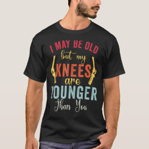 私の膝はあなたより若い Tシャツ