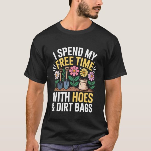 私の自由時間はホーと土まみれのバッグと共に Tシャツ (正面)
