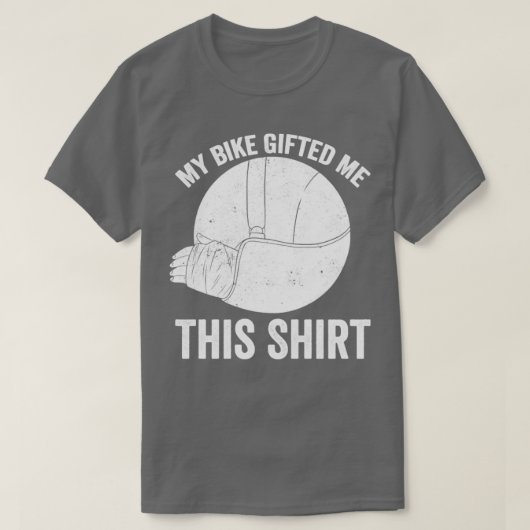 私の自転車は私にこのシャツの破れた腕を与えた Tシャツ (デザイン正面)