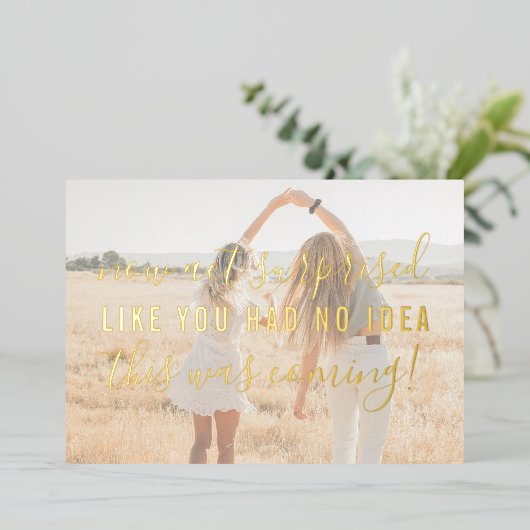 私の花嫁介添人に驚いた行おもしろい為 箔招待状 (立ち正面)