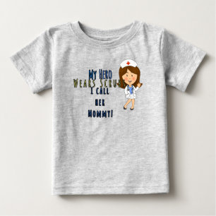 私の英雄はお母さんです ベビーTシャツ