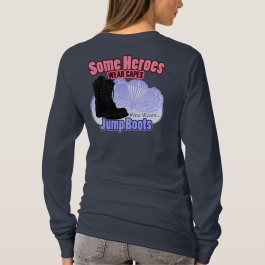 私の英雄はジャンプのブーツを身に着けています Tシャツ (裏面)