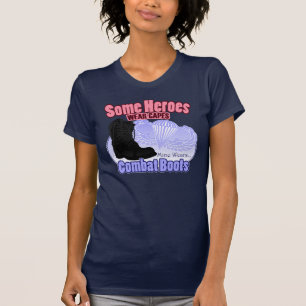 私の英雄は戦闘用ブーツを身に着けています Tシャツ
