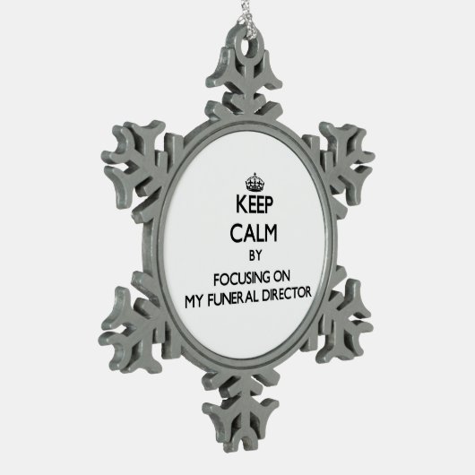 私の葬儀屋に焦点を合わせることによって平静を保って下さい スノーフレークピューターオーナメント (左)