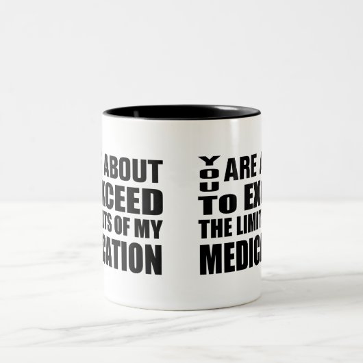 私の薬の限界を超えおもしろいる。 ツートーンマグカップ (中央)