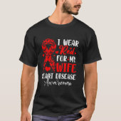 私の衣服レッド私の妻のハート病認識度モン Tシャツ (正面)