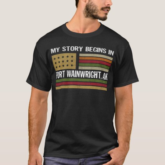 私の話はFORT WAINWRIGHT AKで始まる Tシャツ (正面)
