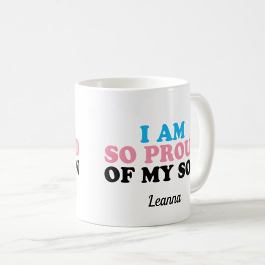 私の誇りを持ったトランスジェンダー息子の母のパパのパーソナライズされた コーヒーマグカップ (正面右)