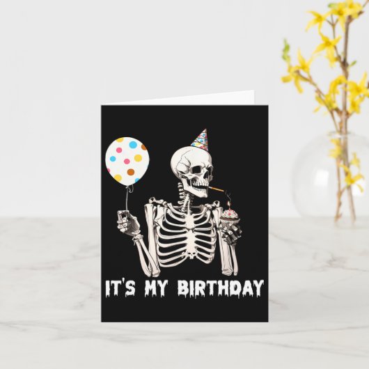 私の誕生日ハロウィーンスケルトンおもしろい誕生日 カード (黄色い花)