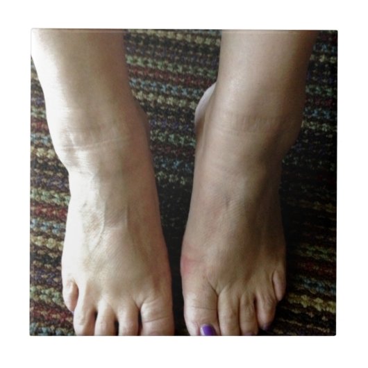 私の足はカーペットに タイル (正面)