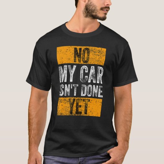 私の車はまだレース&車Sでユーモアを解かれていない Tシャツ (正面)