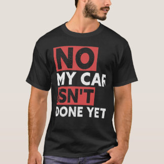 私の車はまだ車の整備士ガレージおもしろいが完了していない Tシャツ