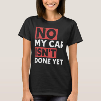 私の車はまだ車の整備士ガレージおもしろいが完了していない Tシャツ