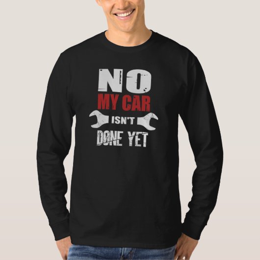 私の車はまだ車の整備士ガレージおもしろいが完了していない Tシャツ (正面)