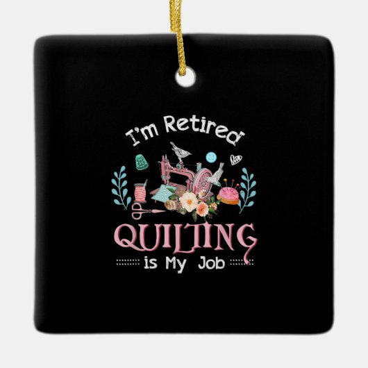 私の退職したキルティングは私の仕事 セラミックオーナメント (正面)