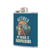 私の退職した仕事はバックパッキング フラスク (左)