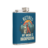 私の退職した仕事はバックパッキング フラスク (右)