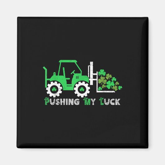 私の運トラクタートラックを押すSt patricks day少年 マグネット (正面)