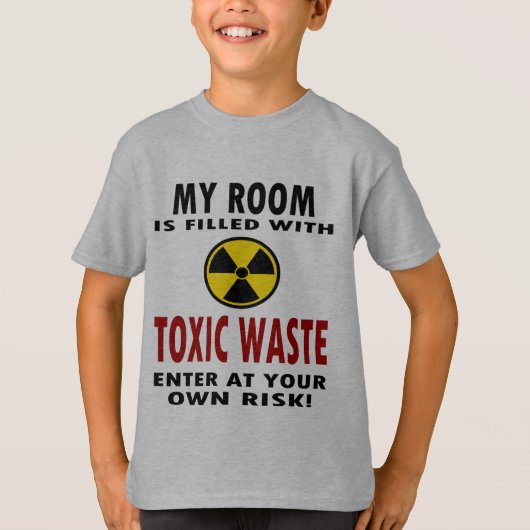 私の部屋は有毒廃棄物で満ちています Tシャツ (正面)