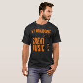 私の隣人が音楽を楽しめ聞るトランペット素晴らしプレーヤー Tシャツ (正面フル)