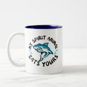 私の霊獣よ食べりのサメのマグ ツートーンマグカップ (左)