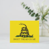 私の革命戦争のガズデン国旗を踏み出さない ポストカード (スタンド正面)