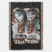 私の靴でマイルを歩く感動的- 素朴 スローブランケット (正面縦)