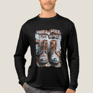 私の靴でマイルを歩く感動的- 素朴 トライブレンドＴシャツ