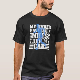 私の靴は私の車のマラソントラよりも多くのマイルを持っている Tシャツ