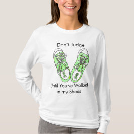 私の靴を履いて歩き始めるまで判断してはいけない Tシャツ