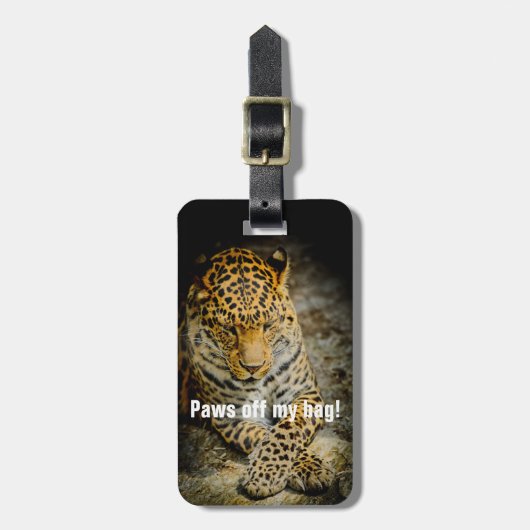 私の鞄に手を出すな！休むヒョウのスーツケースタグ ラゲッジタグ (正面縦)