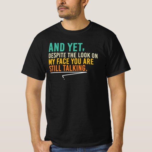 私の顔の表情に反して Funny Sarcastic Quote Tシャツ (正面)