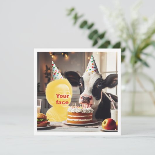 私の顔を写真に載せて、牛の誕生日パーティー カード (スタンド正面)