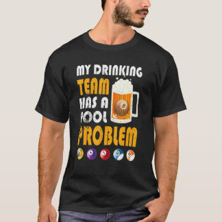 私の飲みチームはプール問題のドリンカービールを持っている Tシャツ