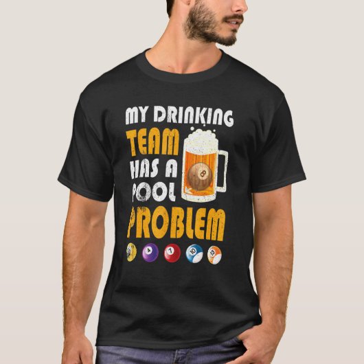 私の飲みチームはプール問題のドリンカービールを持っている Tシャツ (正面)