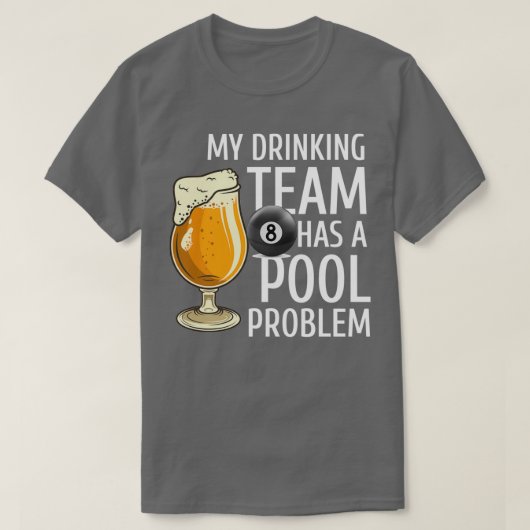 私の飲みチームはプール問題のビリヤードバーを持っている Tシャツ (デザイン正面)