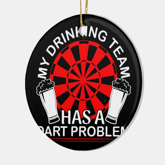 私の飲み会はダーツの問題ダーツを持っている セラミックオーナメント (左)