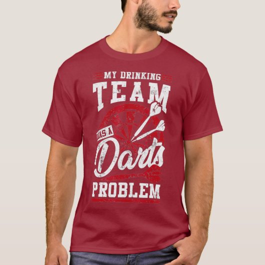 私の飲み会はダーツ問題ダーツを持ってい素晴らしる Tシャツ (正面)