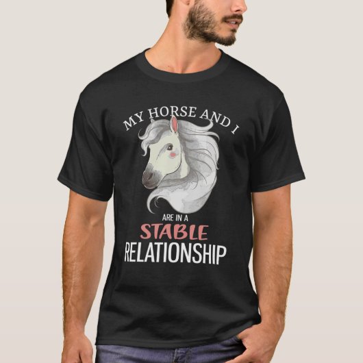 私の馬と私の安定した人間関係おもしろい馬の値リスト Tシャツ (正面)